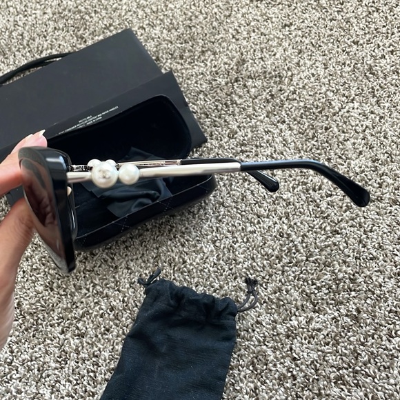 Chanel Pearl Logo Butterfly Sunglasses Black - Picture 12 of 17